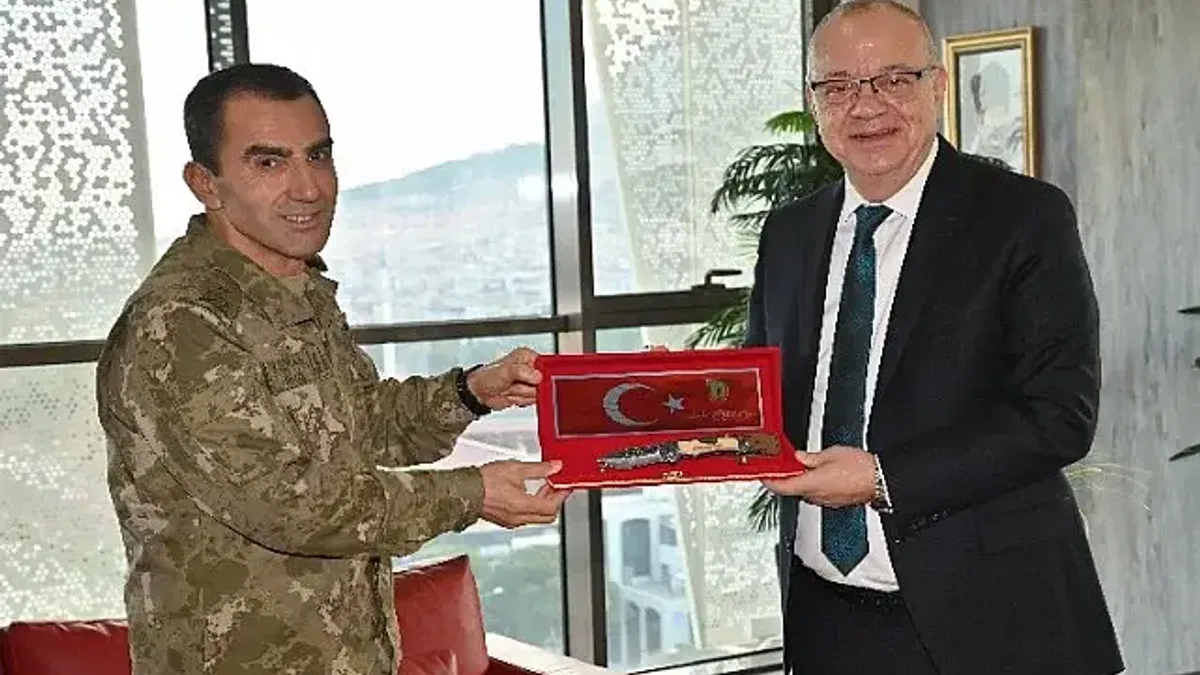 Manisa Tugay Komutanı'ndan Başkan Ergün'e yeni yıl hediyesi