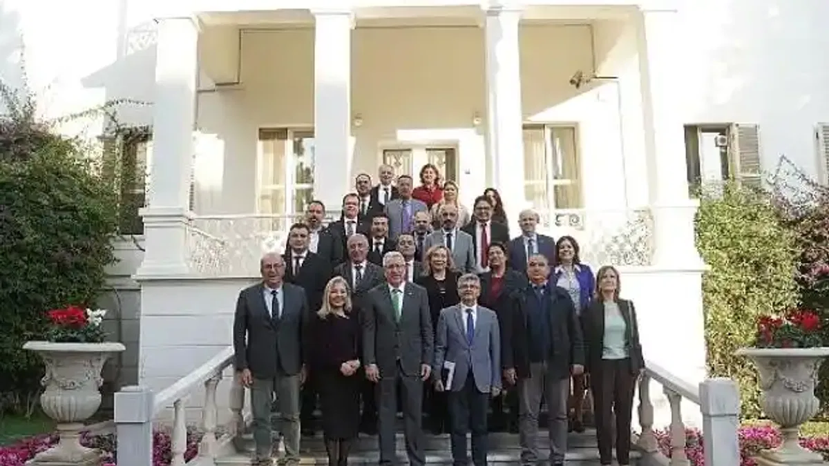 Rektör Budak, "Ege Üniversitesi olarak, meslek yüksekokullarımızı organize sanayi bölgelerine taşımak istiyoruz"
