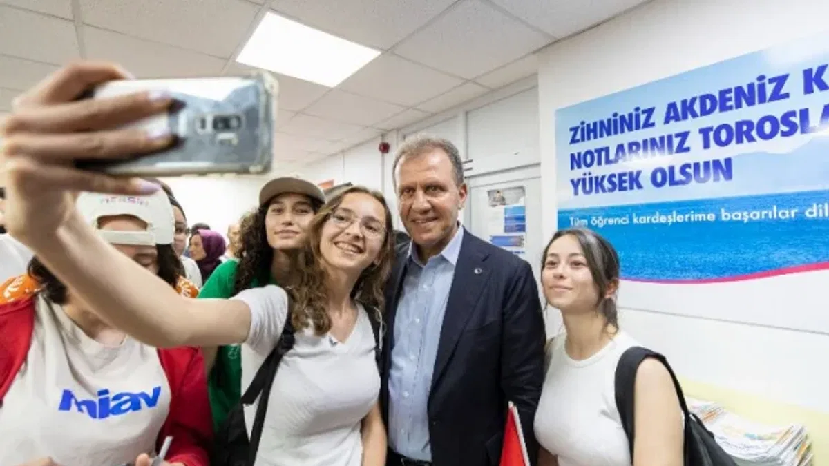 Üniversite öğrencilerine 8 bin 500 lira destek