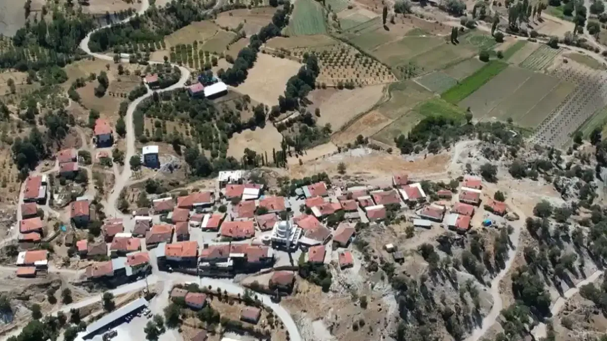 Demirci’de ulaşımı güçlendiren 45 kilometrelik çalışma