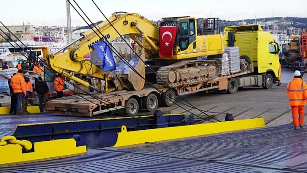 İzmir'in iş makineleri Antakya görevinde