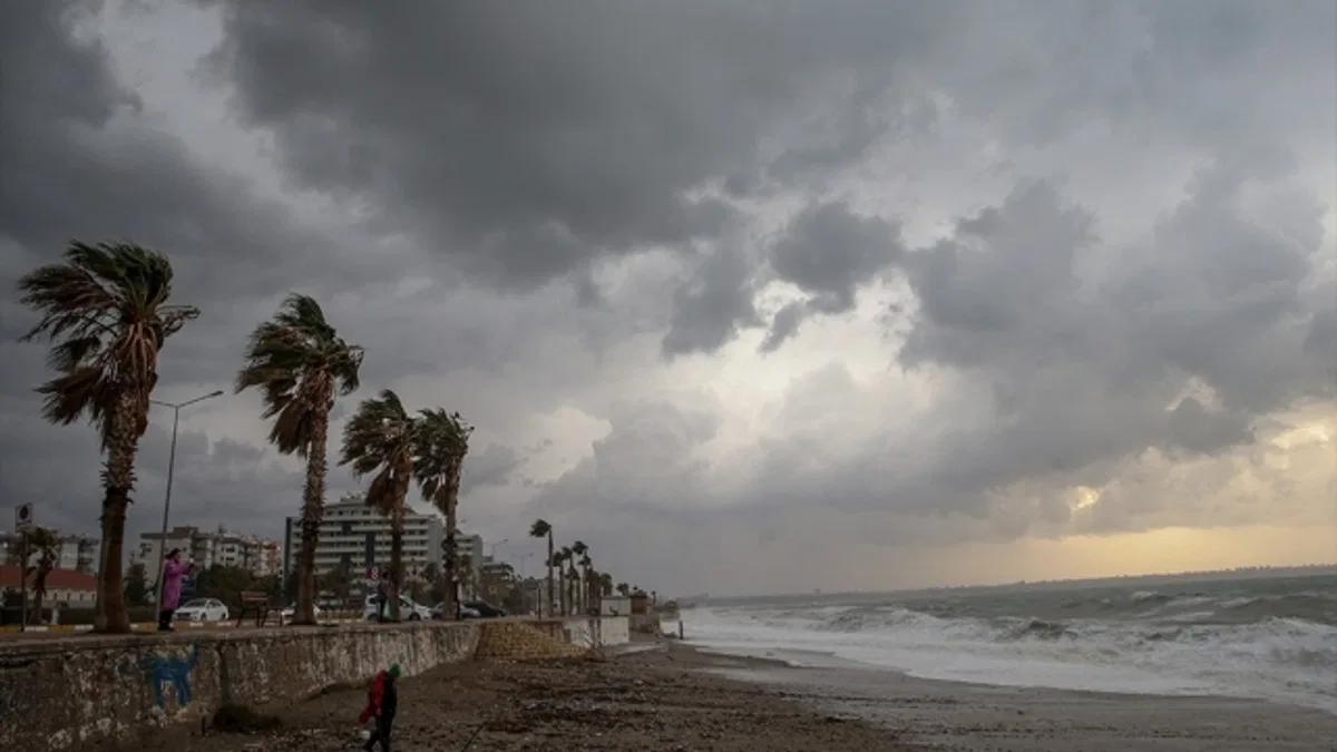 Meteorolojiden kuvvetli yağış, fırtına, toz taşınımı uyarısı