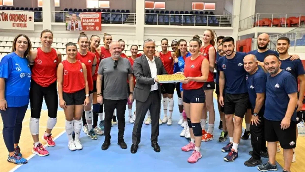 Muratpaşa'dan Sultanlar Ligi temsilcilerine moral ziyareti
