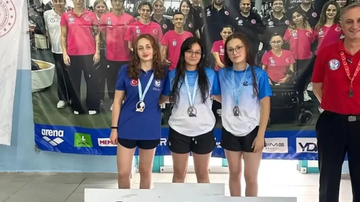 Eskişehirli üç yüzücü Avrupa'da Türkiye için kulaç atacak