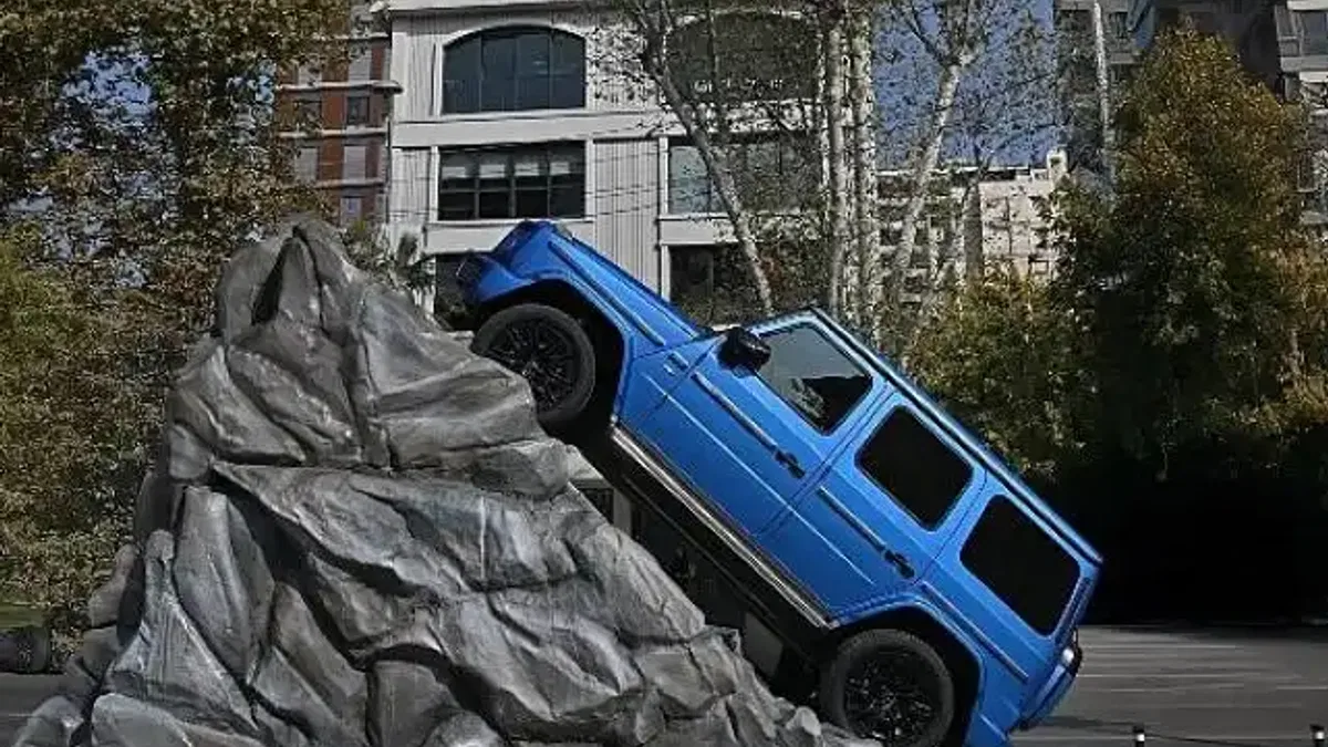 Yeni Elektrikli Mercedes-Benz G-Serisi İstanbul'da yükseldi