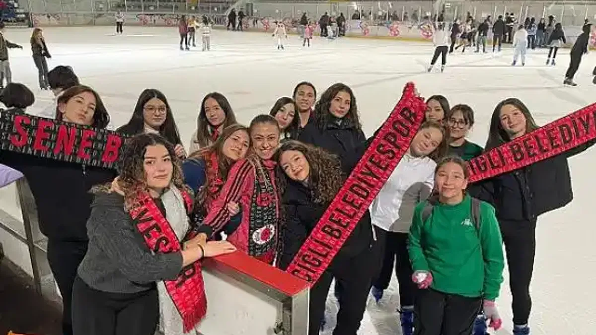 Çiğli'de Gençlere Sporla Yeni Bir Deneyim: Buz Pateni Eğitimi