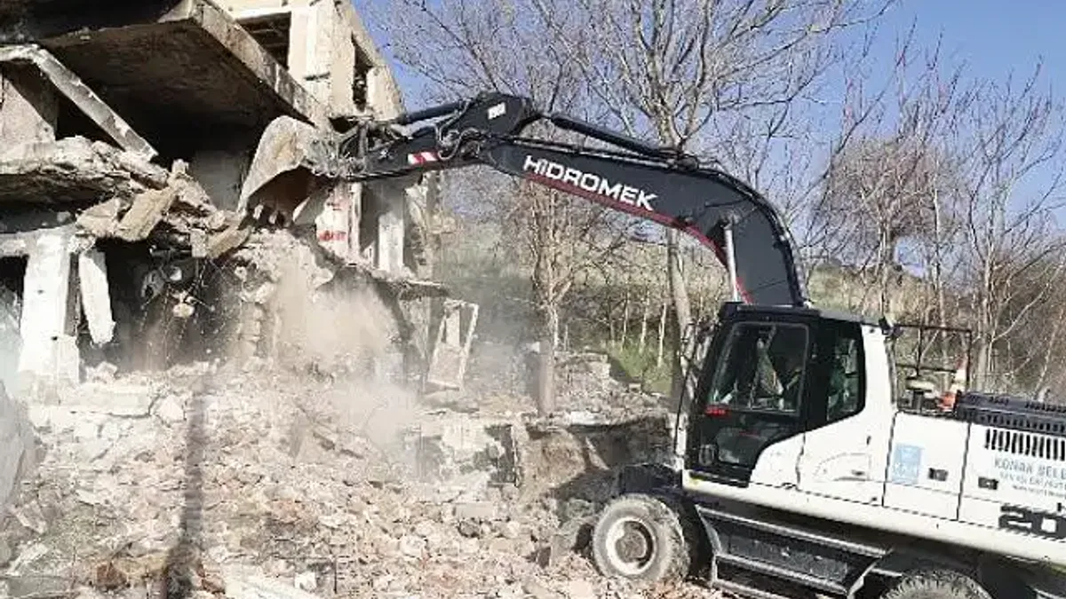 Konak'ın kent dokusu değişiyor: 9 ayda 92 metruk bina yıkıldı