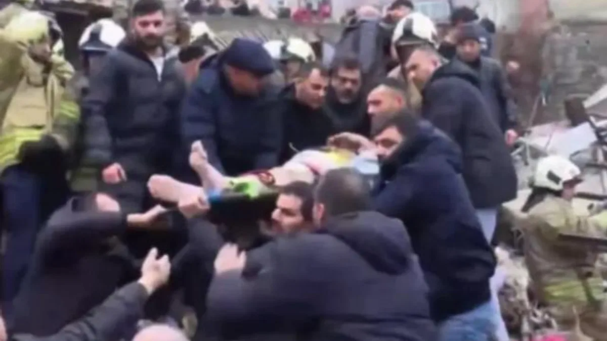 İstanbul Fatih'te doğal gaz patlaması! Mahsur kalanlar kurtarılıyor