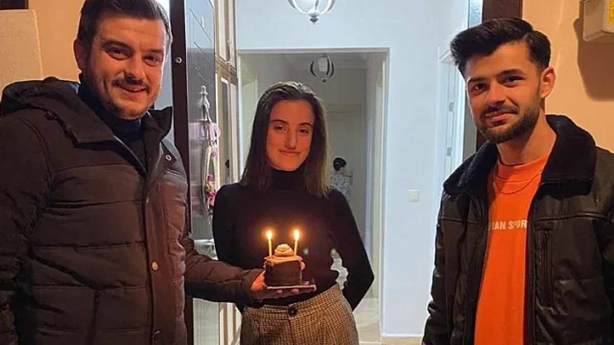 İlk kez oy kullanacak gençlere Bursa Yenişehir'de süpriz kutlama