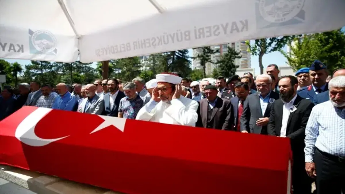 Eski AK Parti Kayseri Milletvekili Niyazi Özcan'ın cenazesi toprağa verildi