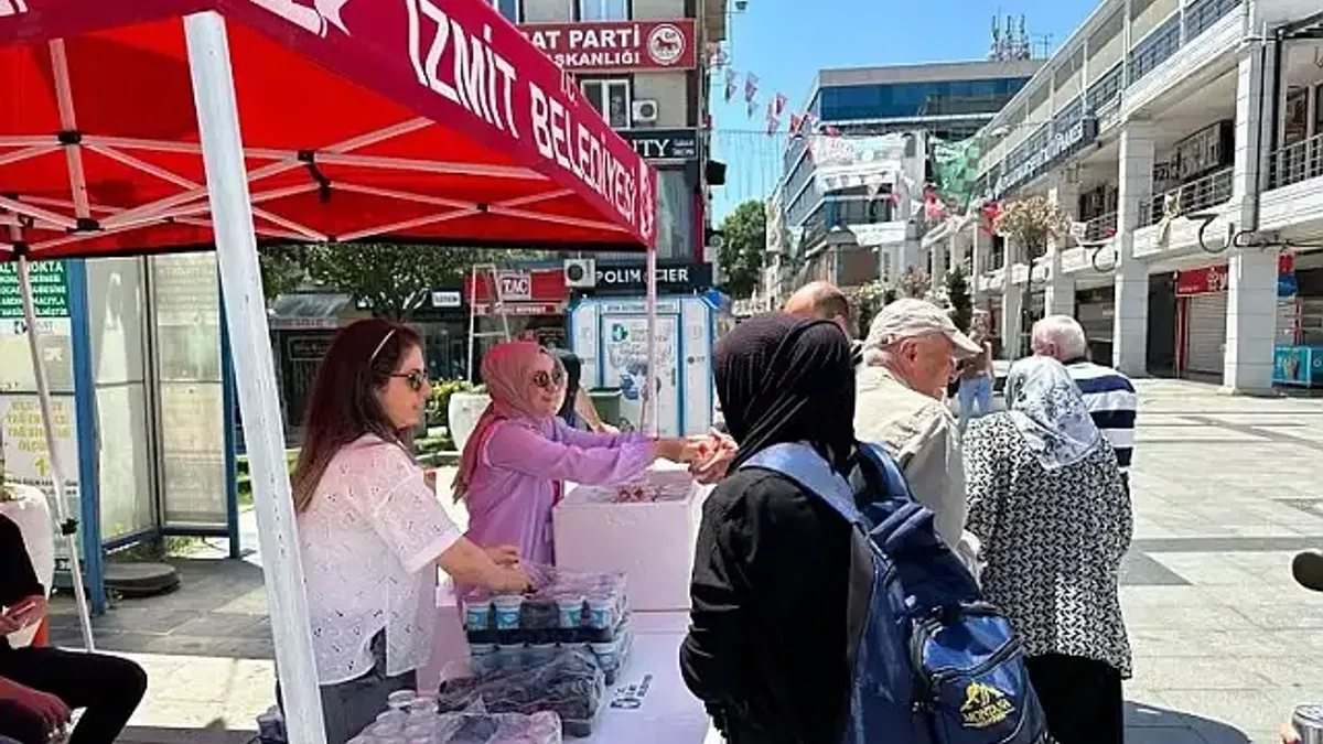 İzmit Belediyesi'nden vatandaşlara etli pilav
