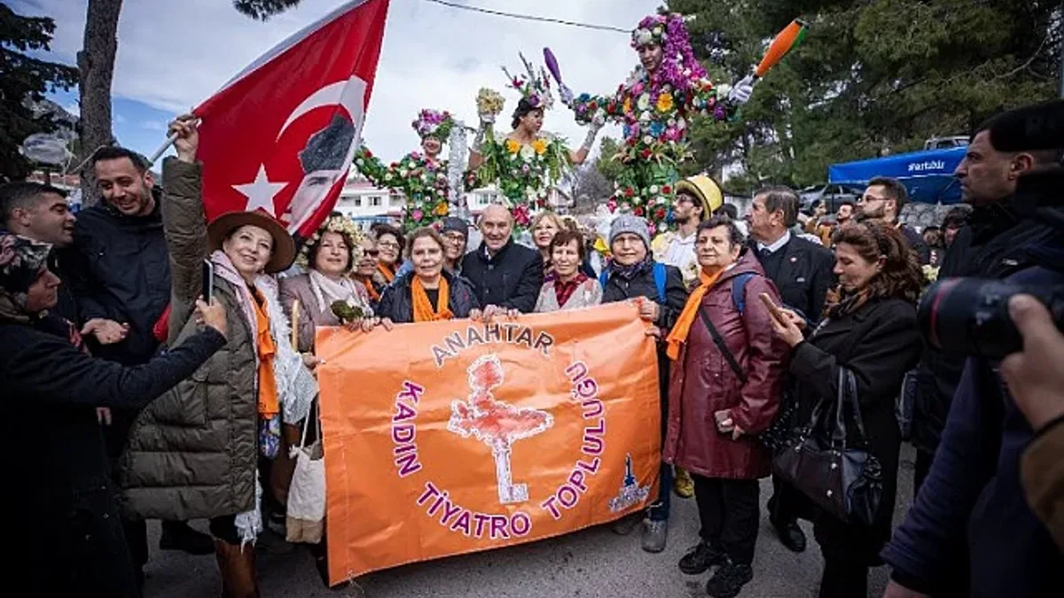 Başkan Soyer: "Baharın da siyasetin de yalancısına inanmayın"