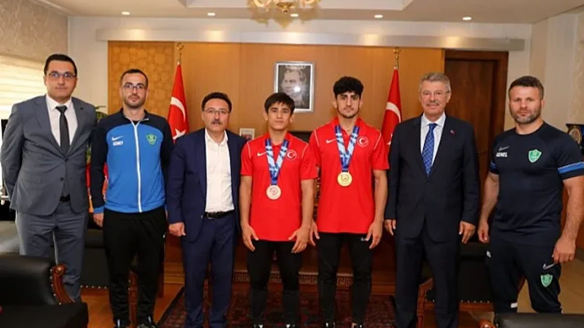 Kayseri Valisi şampiyonları ağırladı