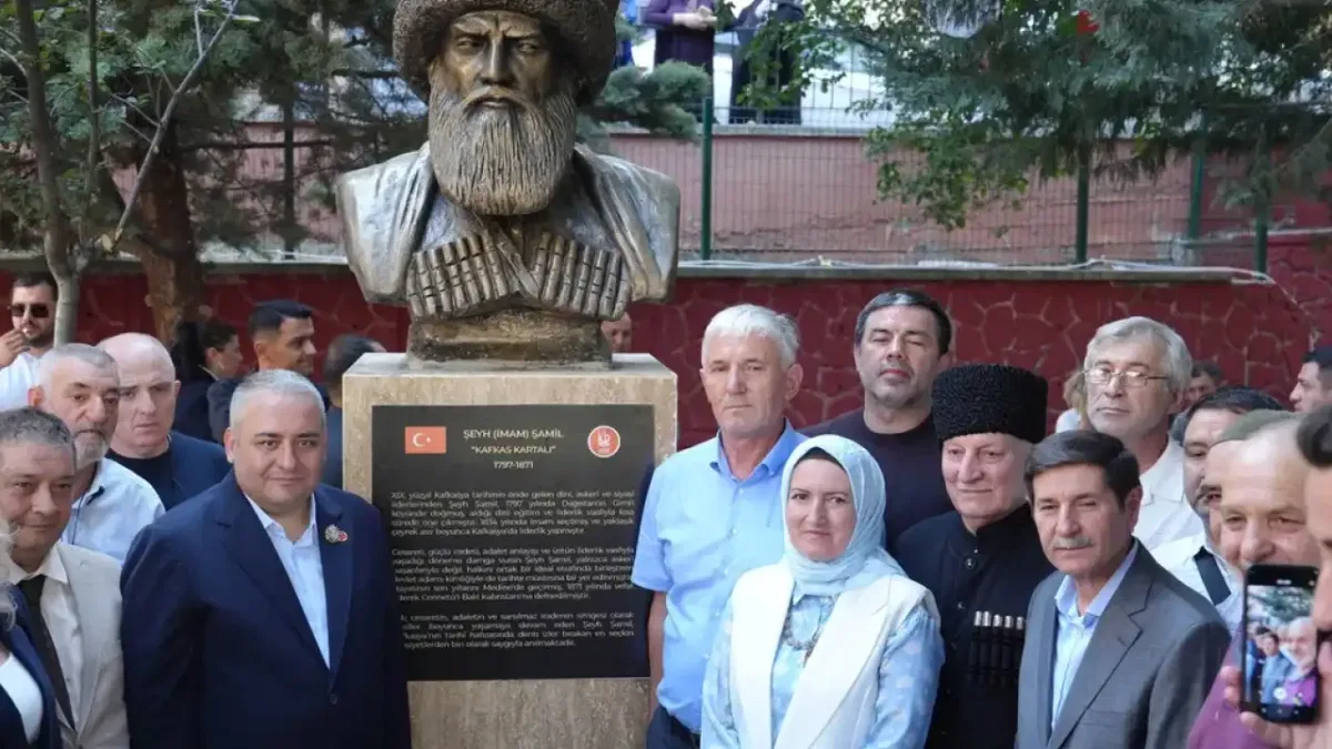 Ankara Keçiören’de Şeyh Şamil büstü törenle açıldı