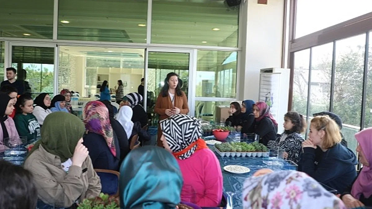 Kocaeli Büyükşehir'den depremzede misafirler için 8 Mart etkinliği