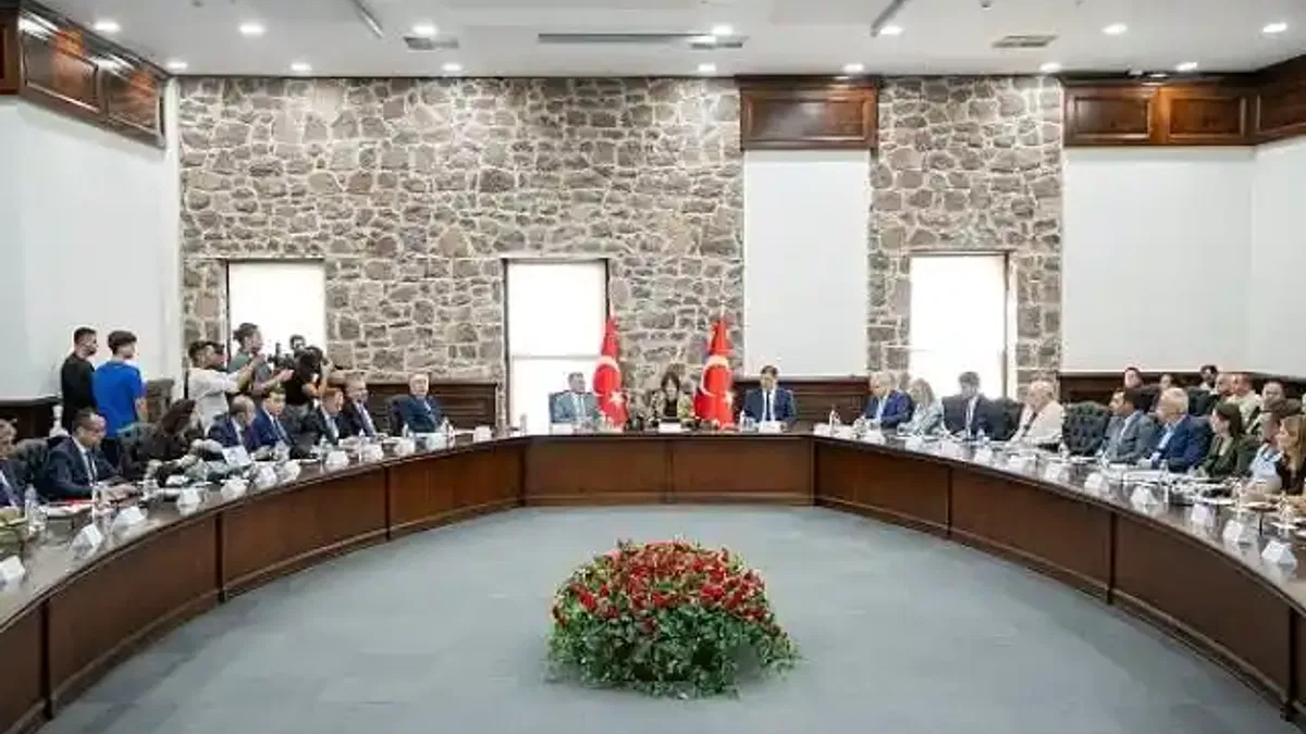 Başkan Tugay, İzmir Körfezi Acil ve Kısa Vadeli Eylem Planı'na itiraz nedenlerini açıkladı: "Şerhimi paylaşarak imzalayacağım"