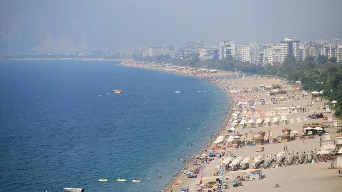 Antalya'da yoğun nem bunalttı