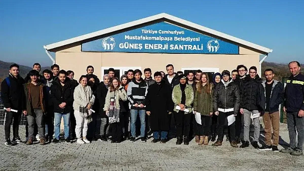 BTÜ öğrencileri Mustafakemalpaşa'da GES'i inceledi