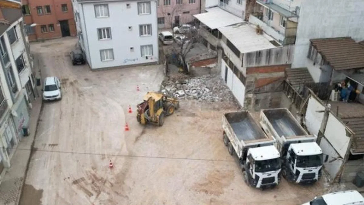 İnegöl'de kamulaştırılan binalar otopark oluyor