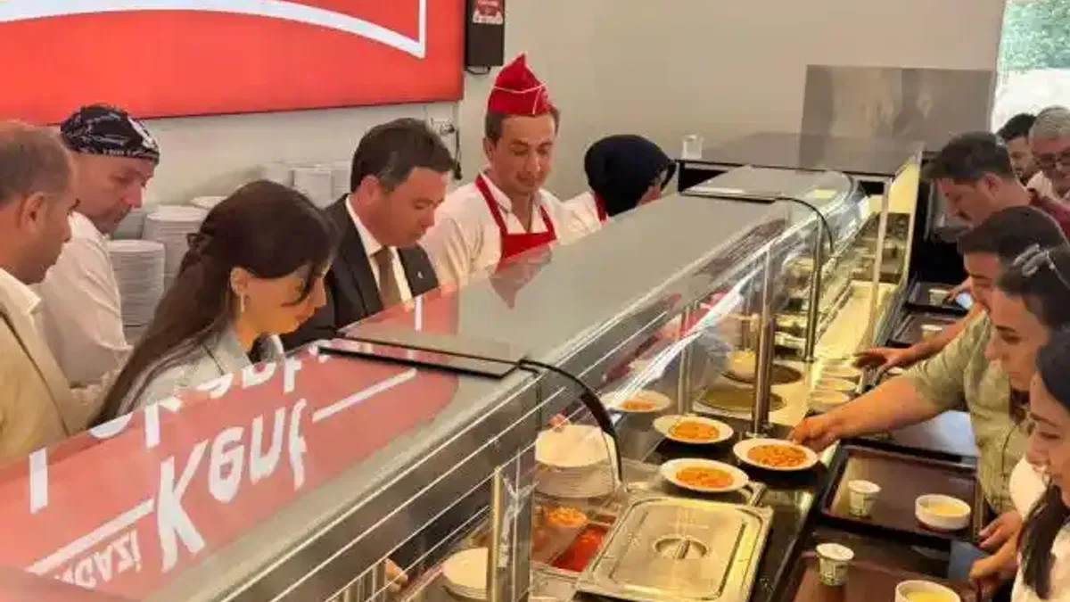 Bursa Osmangazi'de Ferdi Zeyrek anısına yemek ikramı