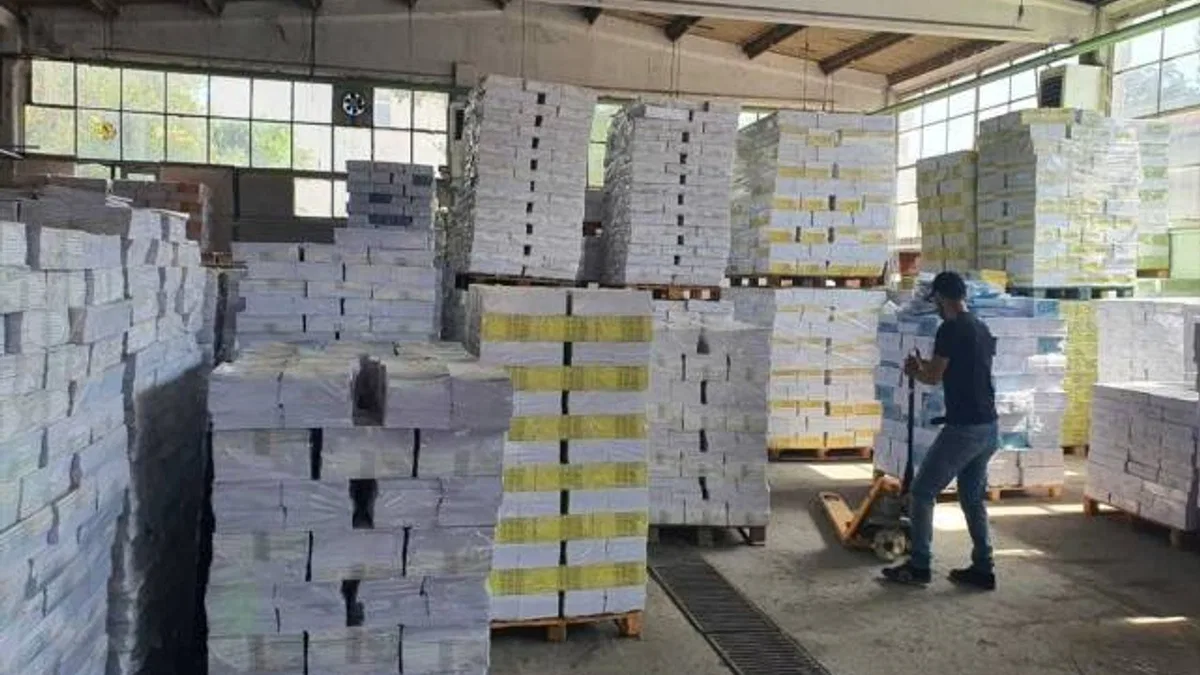 Eskişehir'de ders kitabı ve yardımcı kaynaklar okullara ulaştırılıyor