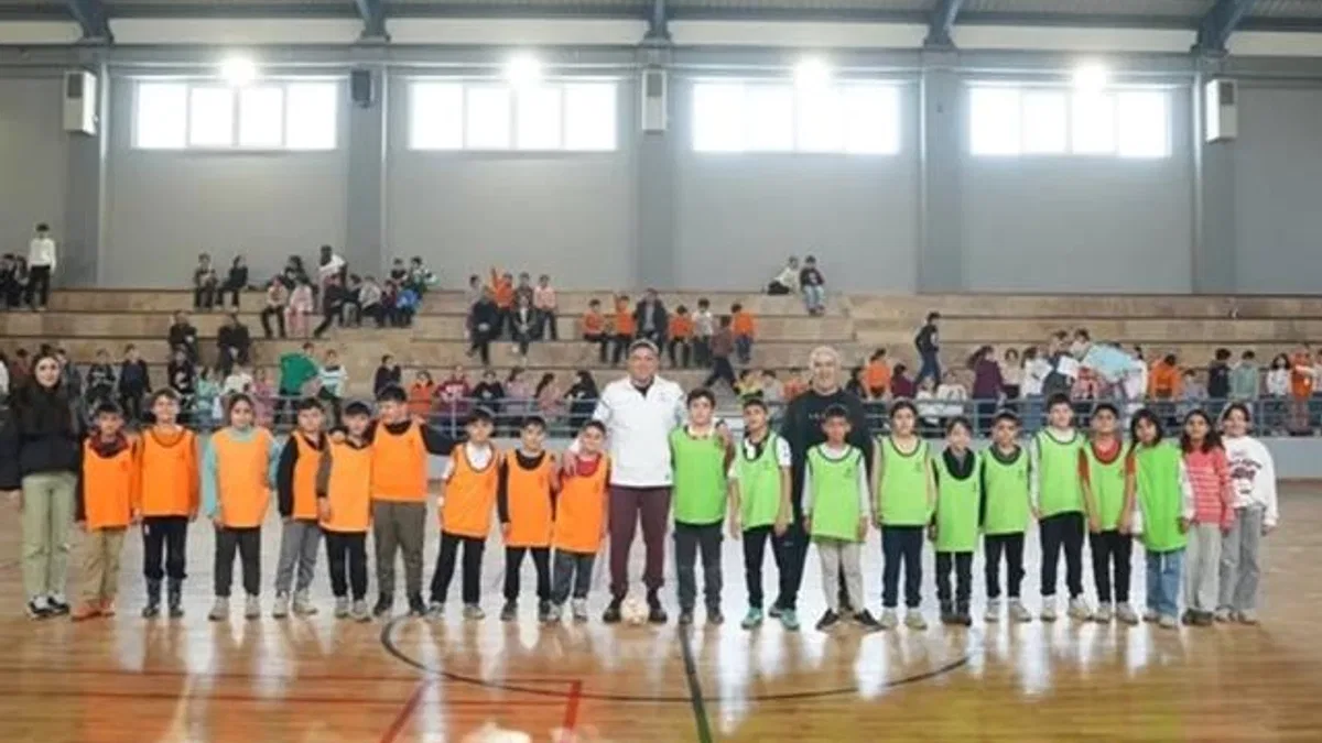 Denizli'de ‘Sınıflar Arası Futsal Turnuvası’nda heyecan sürüyor