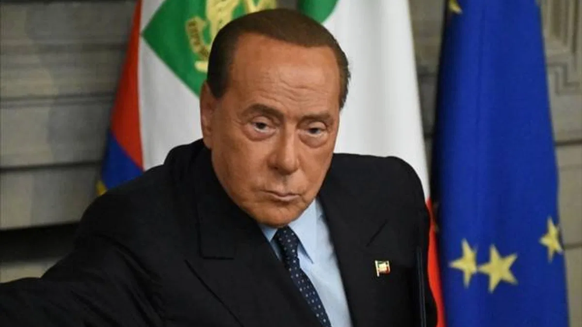 İtalya'da eski başbakan Berlusconi seçimlerde aday olmayı düşünüyor