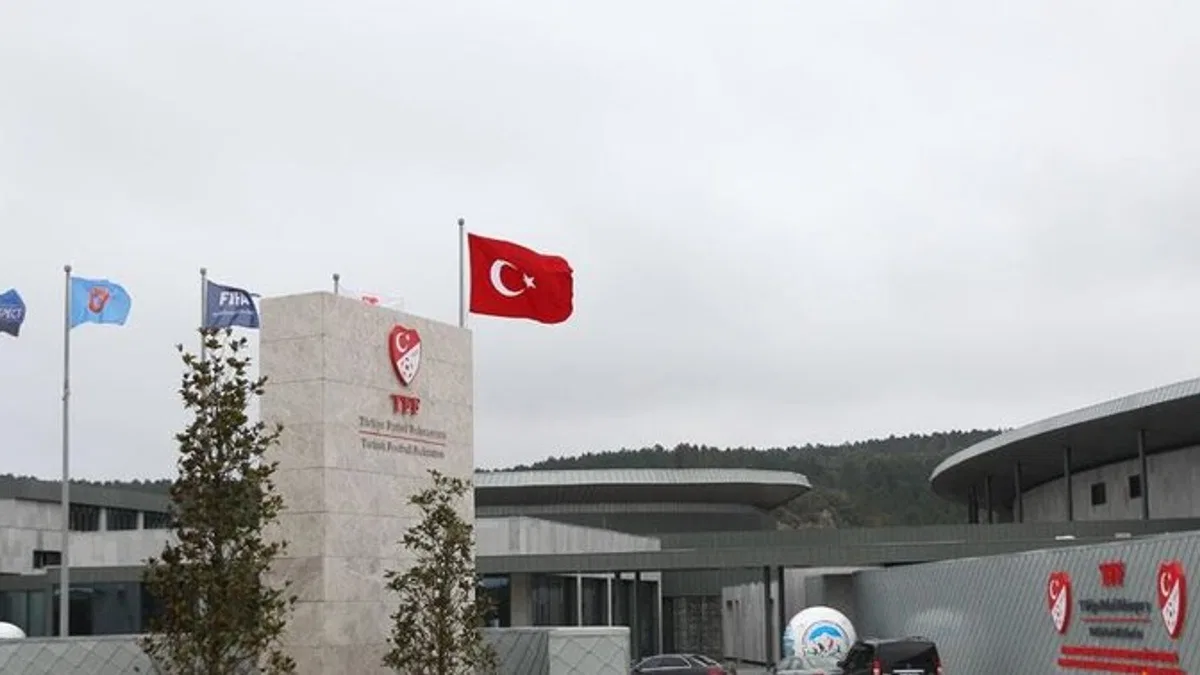 Türkiye Futbol Federasyonu resmen açıkladı! Sabri Sarıoğlu ve Orhan Şam...