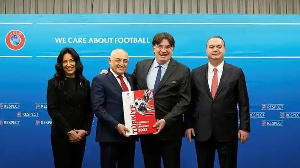 TFF EURO 2028 ve 2032 adaylık dosyasını UEFA'ya sundu
