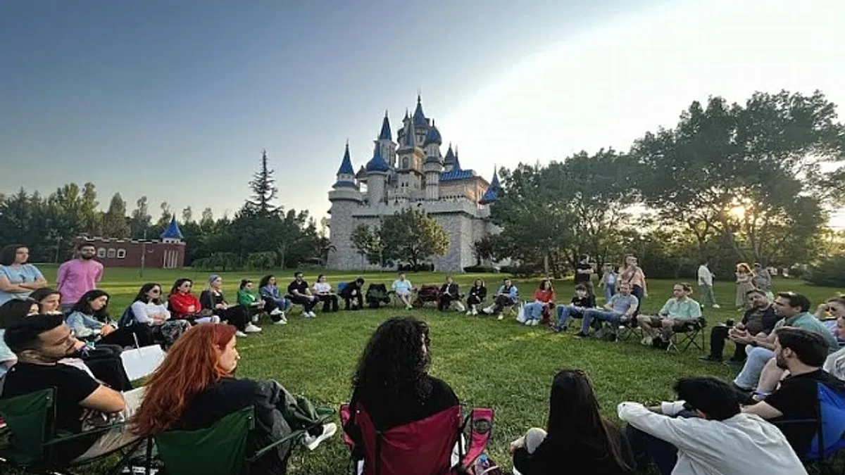 Gençler için yeni parola "bir sandalye bir termos"