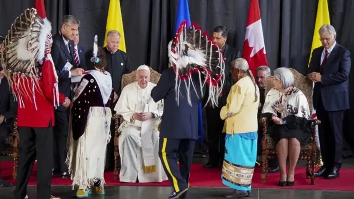 Papa Franciscus, Kanada'da kilise okullarındaki istismarlar nedeniyle özür diledi