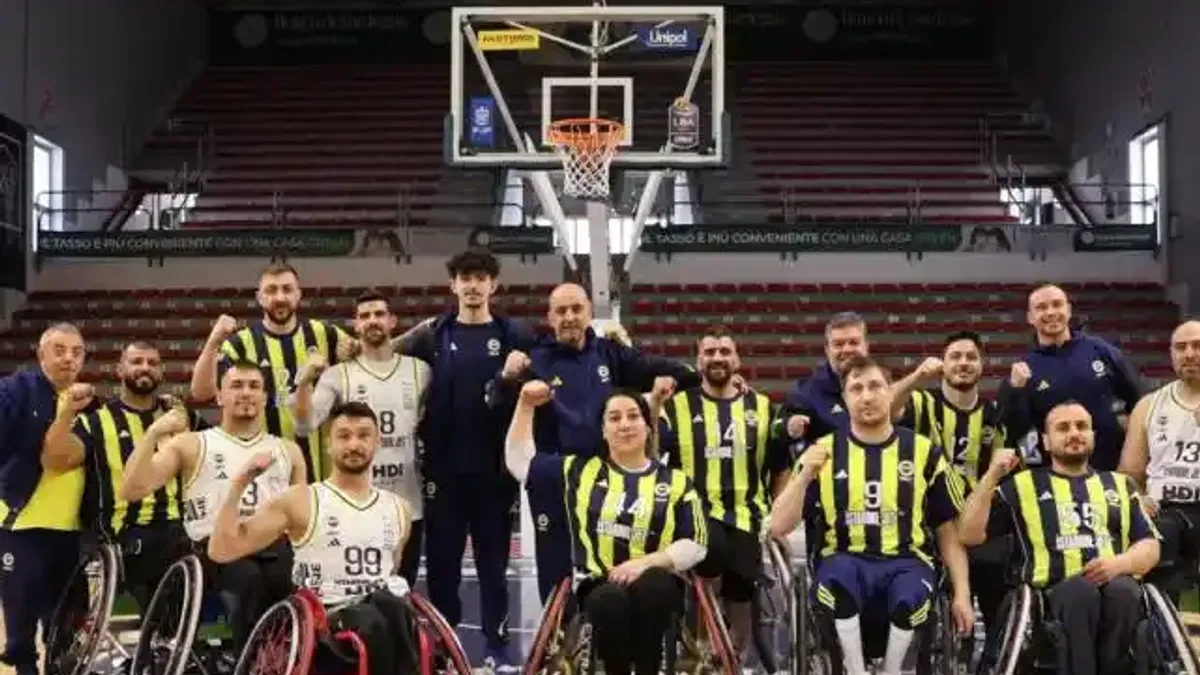 Bakan Bak’tan Fenerbahçe ve Galatasaray'a tebrik