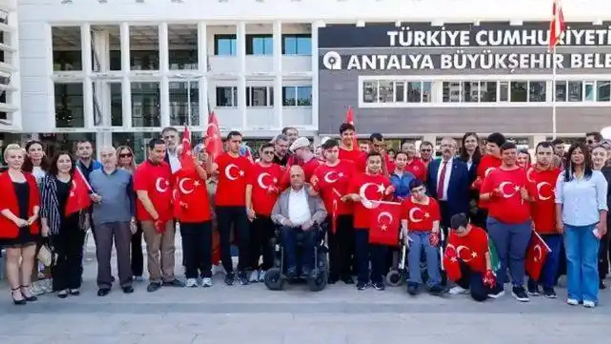 Antalya'da özel bireyler bir günlüğüne asker oldu