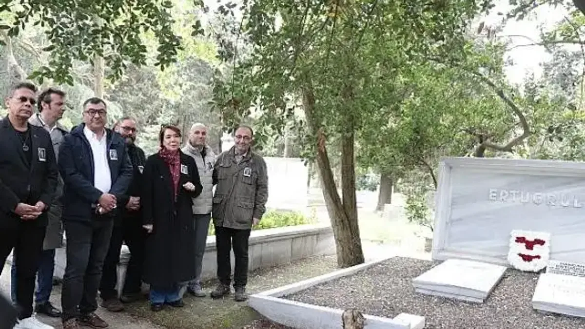 Şehir Tiyatroları kurucusu Muhsin Ertuğrul ölümünün 45. yıl dönümünde kabri başında anıldı