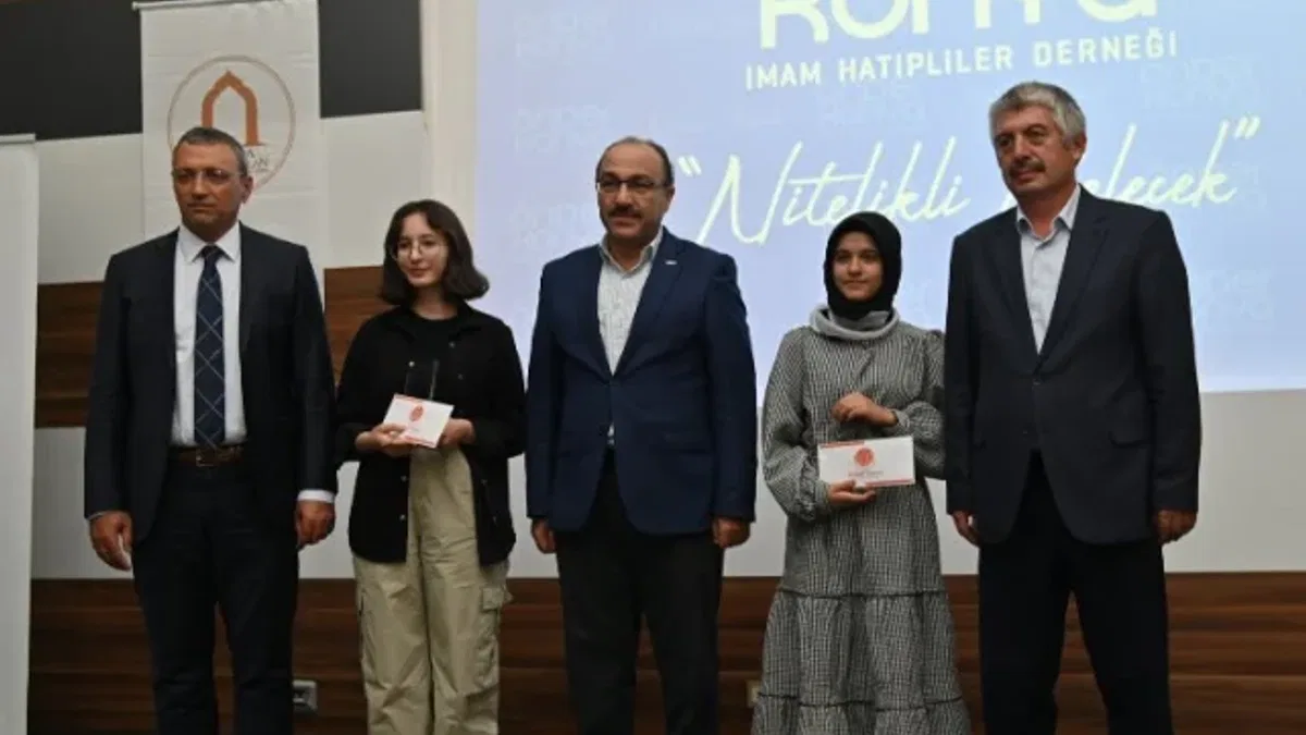 YKS ve LGS'de başarılı öğrenciler ödüllendirildi