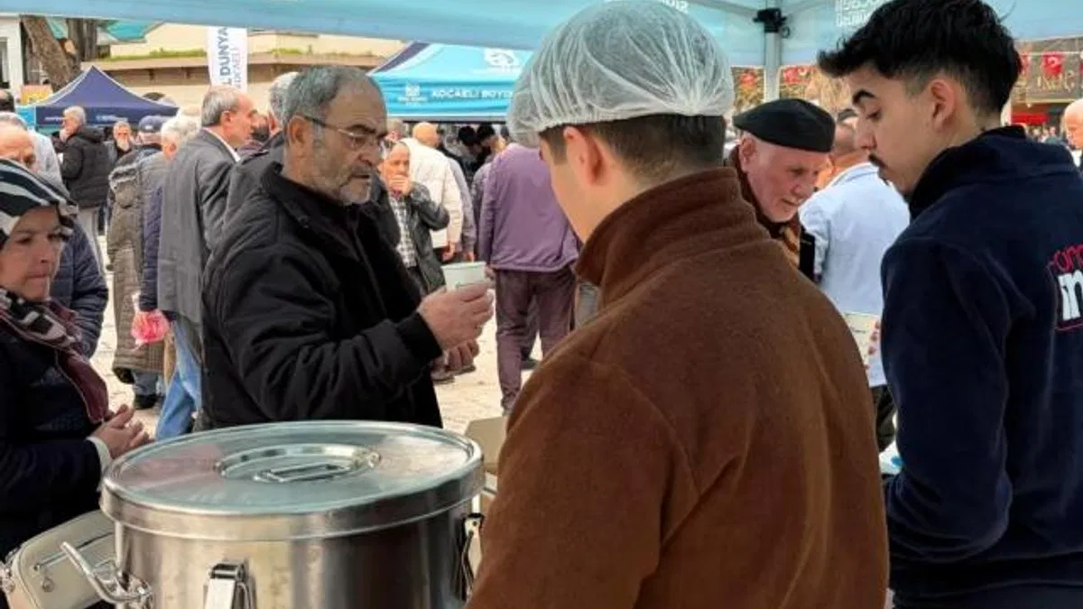Kocaeli'de deprem şehitleri için çorba ikramı