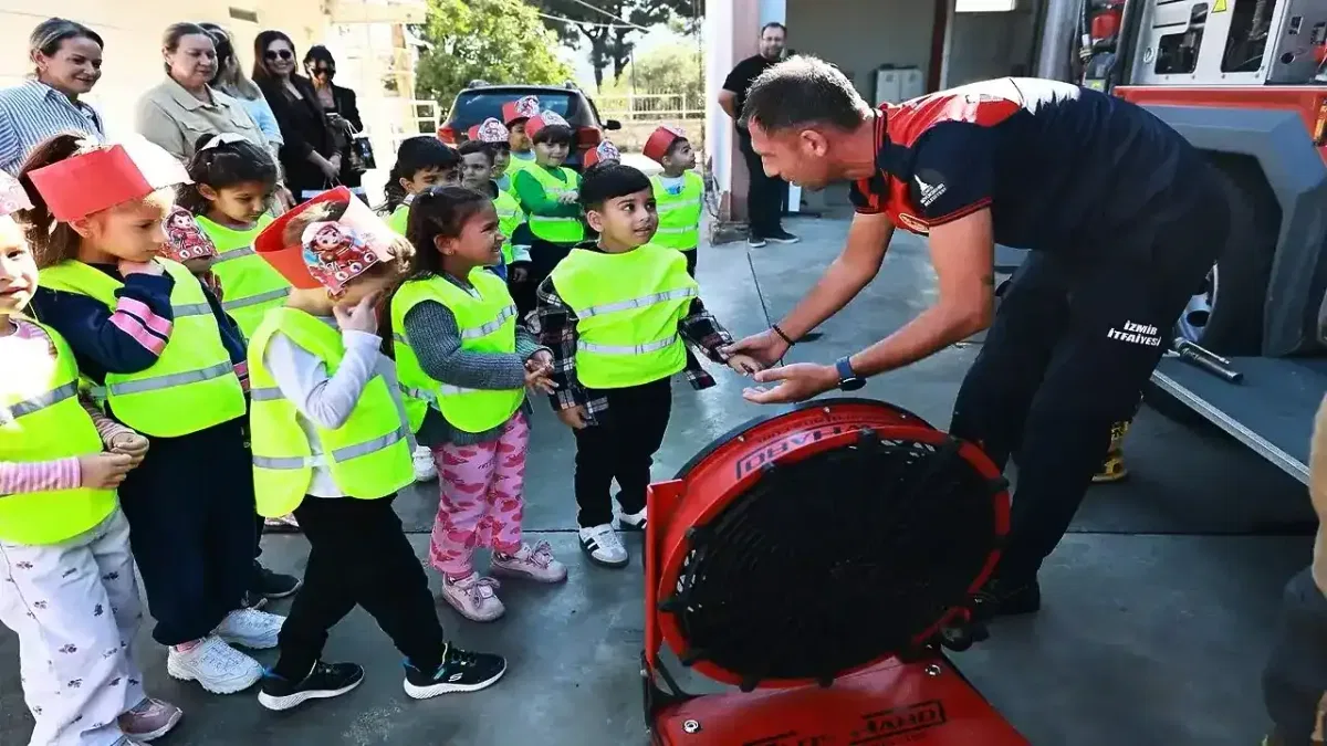 Efes Selçuklu minikler kahraman itfaiyecilerle buluştu
