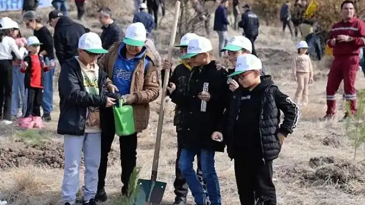 Kahramankazan'da Milli Ağaçlandırma Günü kapsamında fidan dikme etkinliği gerçekleştirildi.