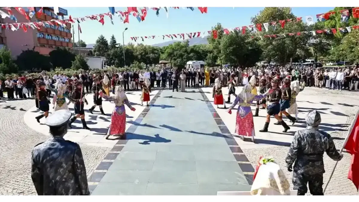 Efes Selçuk’un kurtuluşunun 104’üncü yılı törenle kutlandı