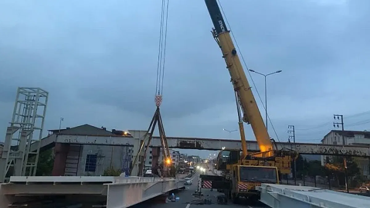 60 Evler üstgeçidinde köprü ve kiriş montajı tamam