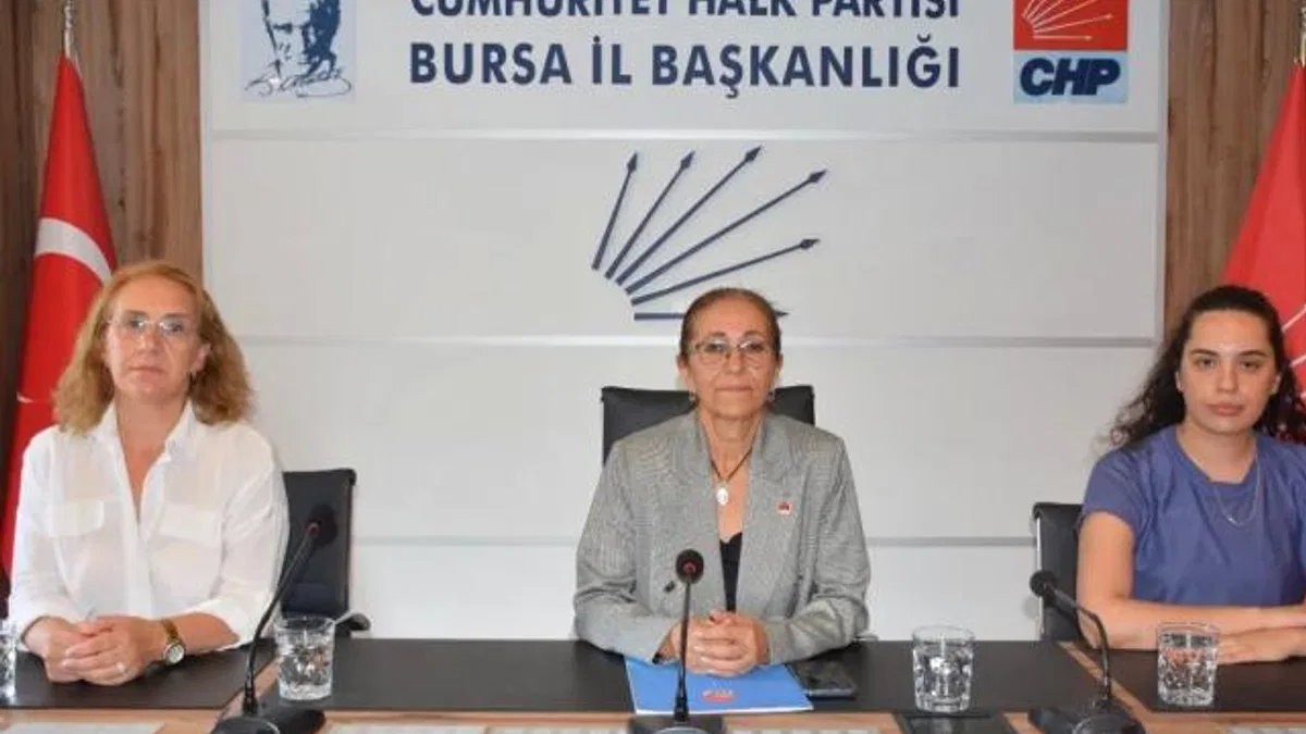 CHP Bursa İl Kadın Kolları'ndan kadın cinayetlerine tepki