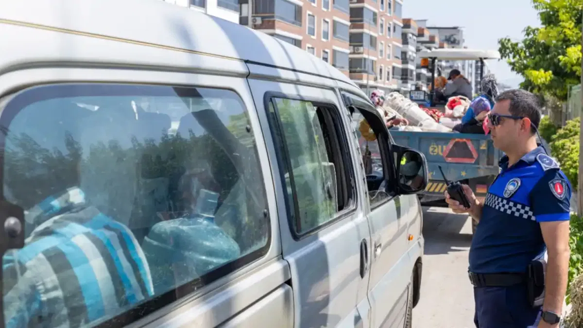 İzmir Büyükşehir'den tarım işçisi servislerine sıkı denetim