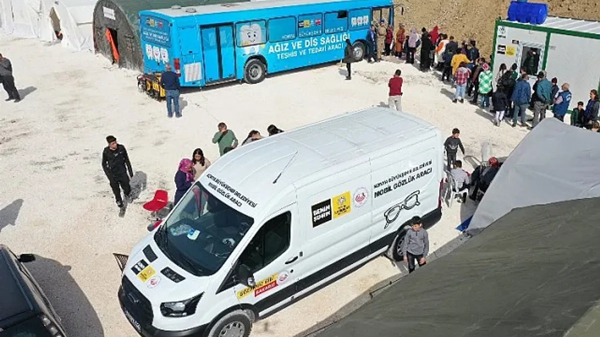 Konya 'mobil gözlük aracı' Hataylı depremzedelere hizmet veriyor