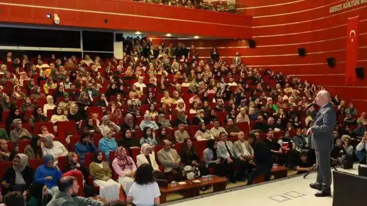 Gebze'de 'Ailenin İçinde Saklı Cennet' söyleşisine yoğun ilgi