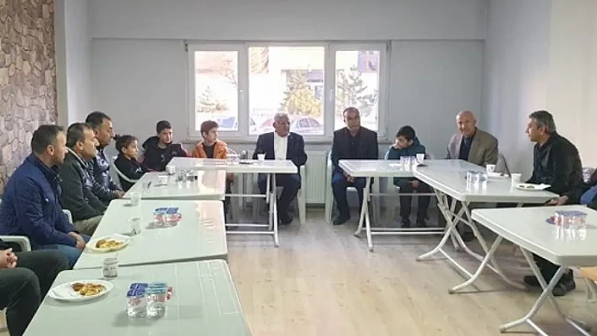 Kayseri protokolü depremzedelerle buluştu