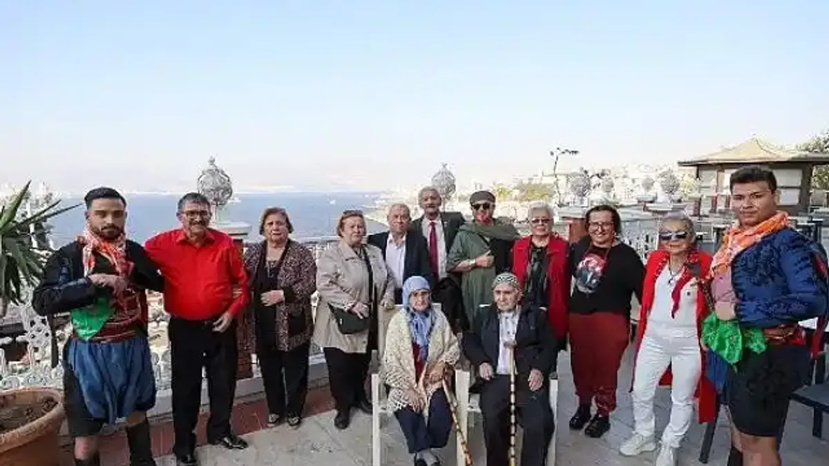 Buca Belediye Başkanı Görkem Duman, ikinci bahar yaşayan çiftlerin heyecanına ortak oldu
