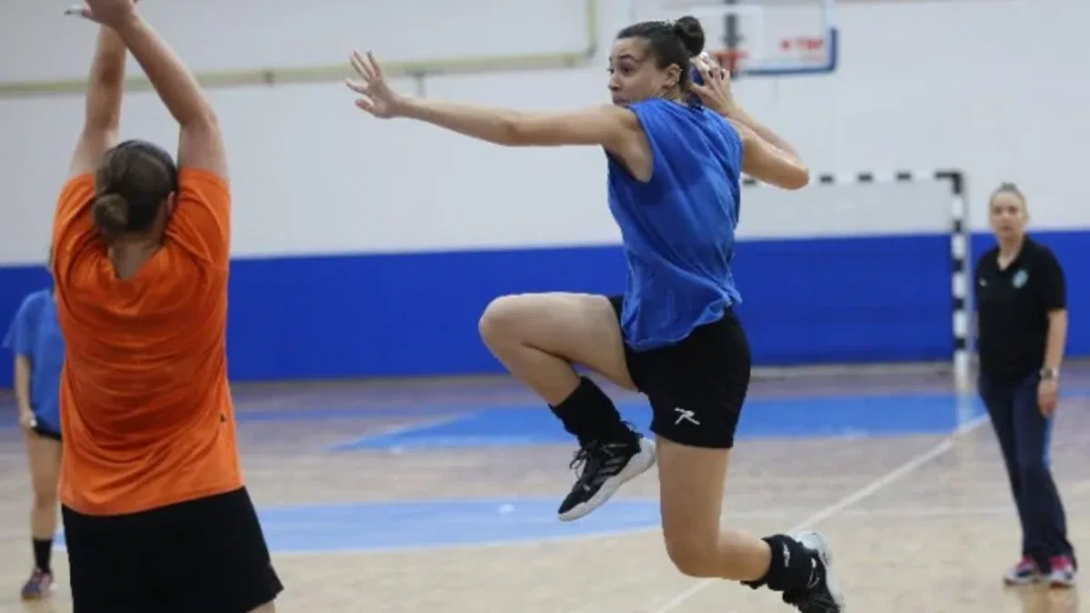 Bursa Büyükşehir'in kadın hentbolcularından lige 'Süper' hazırlık