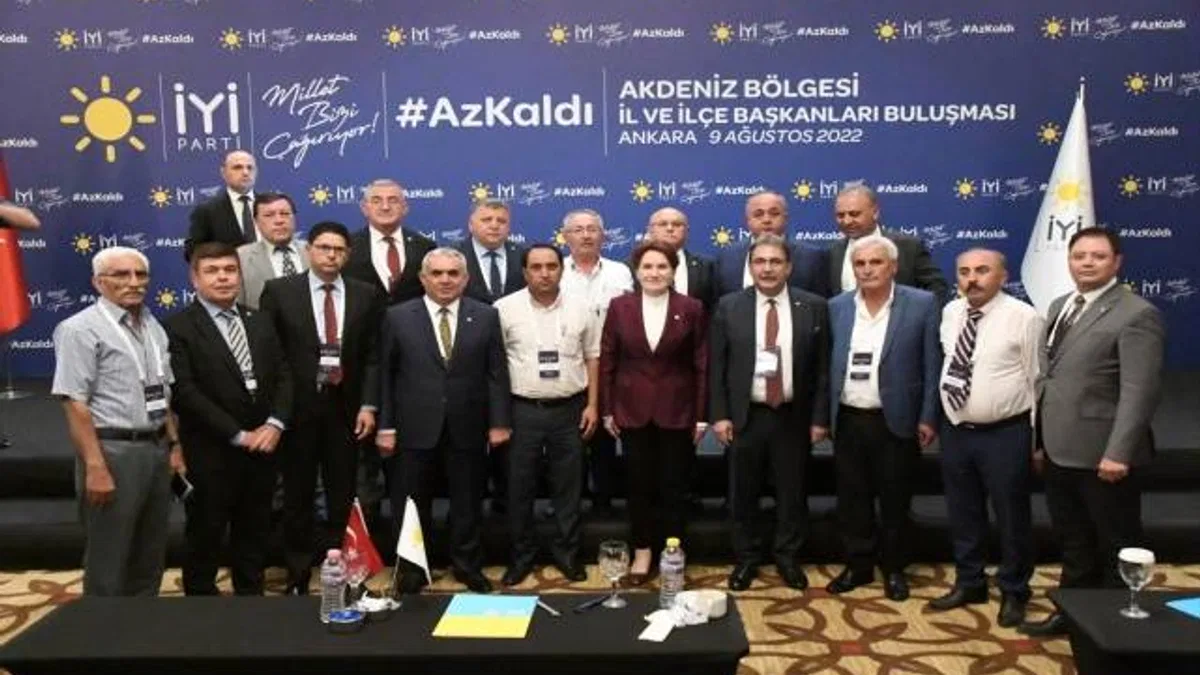 Meral Akşener, İYİ Parti'nin Akdeniz Bölgesi il ve ilçe başkanlarıyla görüştü
