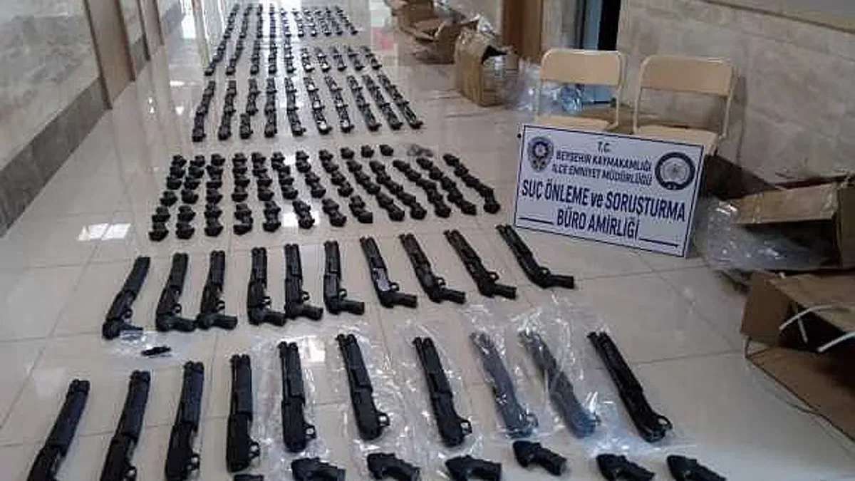 Konya'da satışa hazır halde yüzlerce ruhsatsız silah ele geçirildi