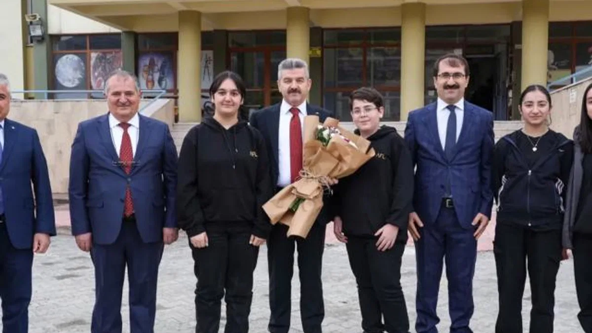 Artvin Valisi Ergün, Fen Lisesi'ni ziyaret etti